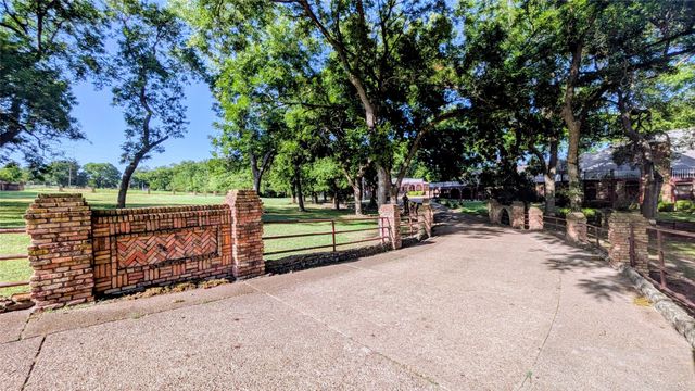 1431 S Houston School Road, Lancaster, TX 75146
