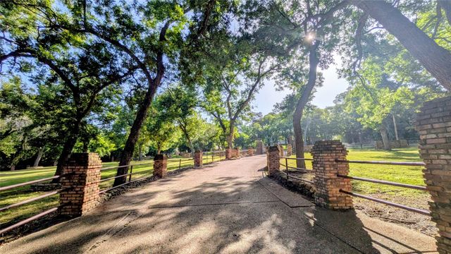 1431 S Houston School Road, Lancaster, TX 75146