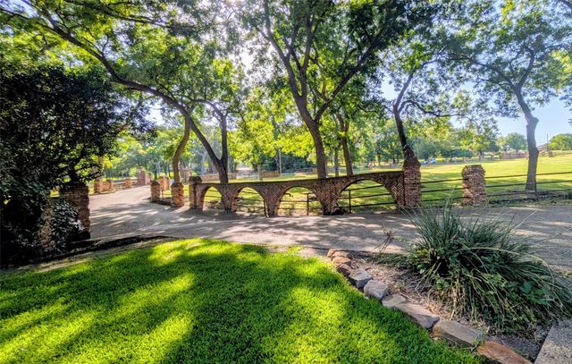 1431 S Houston School Road, Lancaster, TX 75146
