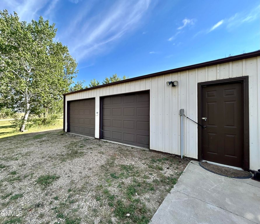 1571 39th Avenue NW, Garrison, ND 58540 photo 2