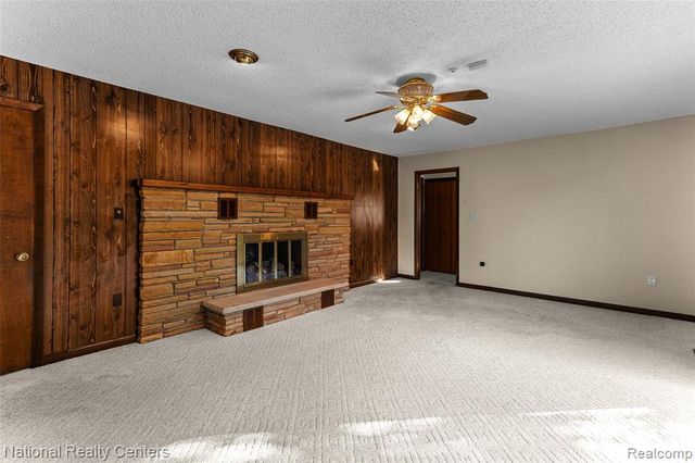 12518 Clover Lane, South Lyon, MI 48178