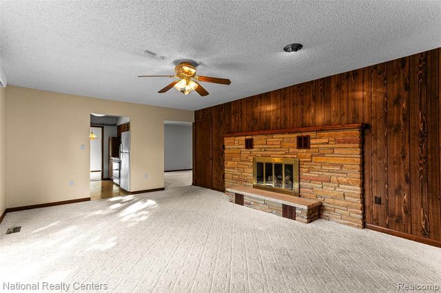 12518 Clover Lane, South Lyon, MI 48178