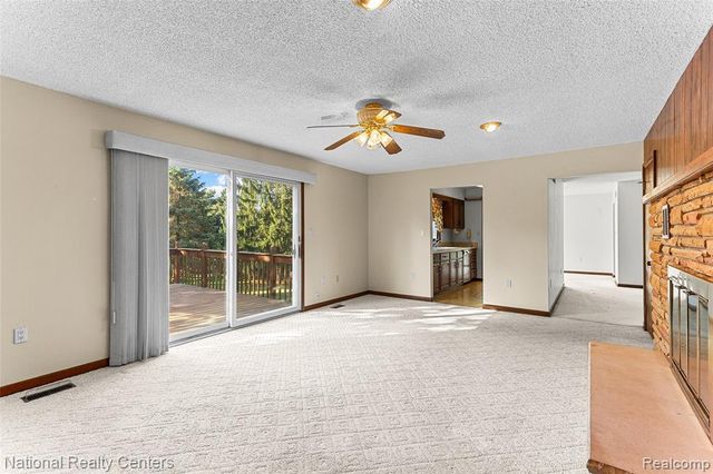 12518 Clover Lane, South Lyon, MI 48178