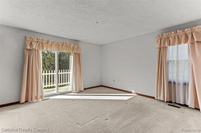 12518 Clover Lane, South Lyon, MI 48178