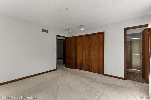 12518 Clover Lane, South Lyon, MI 48178