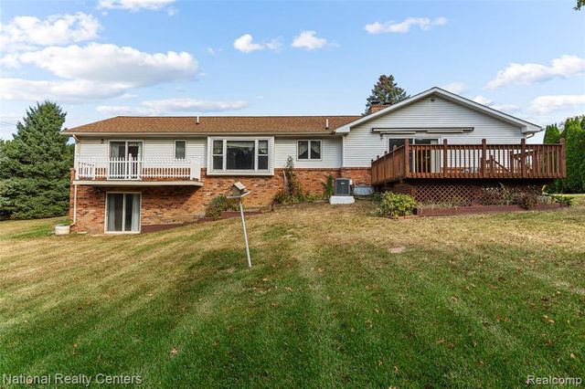 12518 Clover Lane, South Lyon, MI 48178