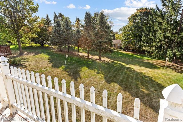 12518 Clover Lane, South Lyon, MI 48178