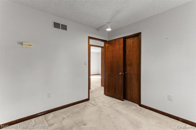 12518 Clover Lane, South Lyon, MI 48178