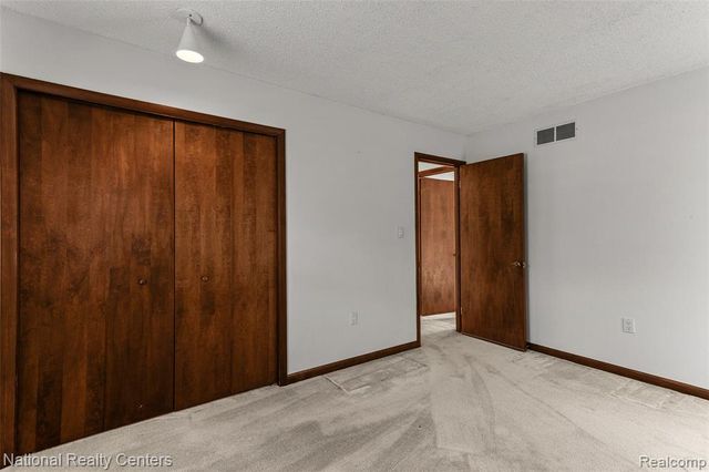 12518 Clover Lane, South Lyon, MI 48178