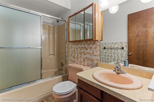 12518 Clover Lane, South Lyon, MI 48178