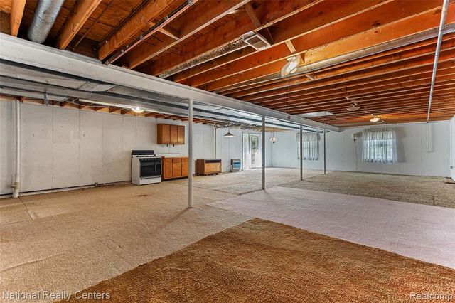 12518 Clover Lane, South Lyon, MI 48178