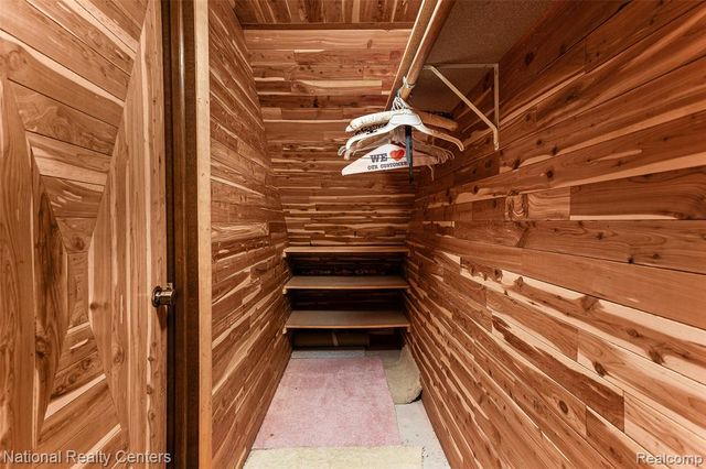 12518 Clover Lane, South Lyon, MI 48178