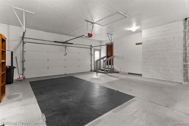 12518 Clover Lane, South Lyon, MI 48178