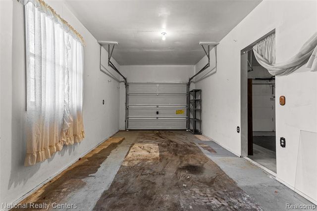 12518 Clover Lane, South Lyon, MI 48178