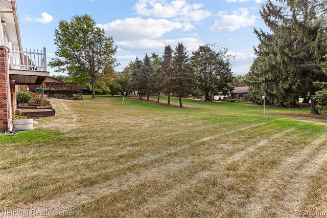 12518 Clover Lane, South Lyon, MI 48178