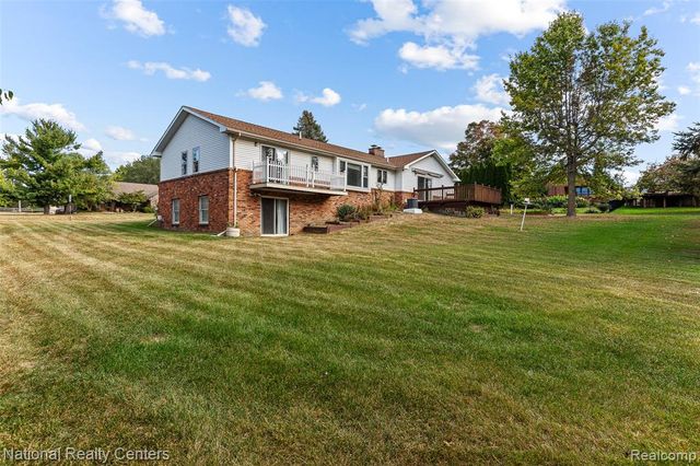 12518 Clover Lane, South Lyon, MI 48178