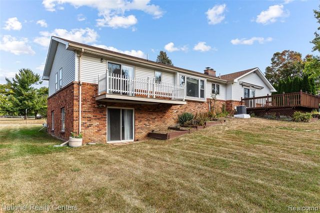 12518 Clover Lane, South Lyon, MI 48178