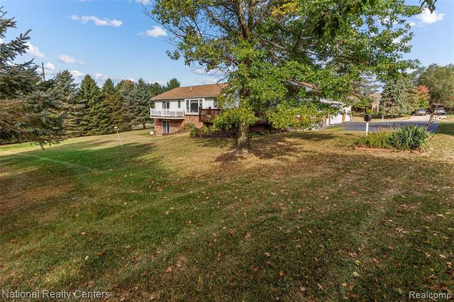 12518 Clover Lane, South Lyon, MI 48178