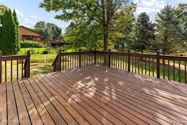 12518 Clover Lane, South Lyon, MI 48178