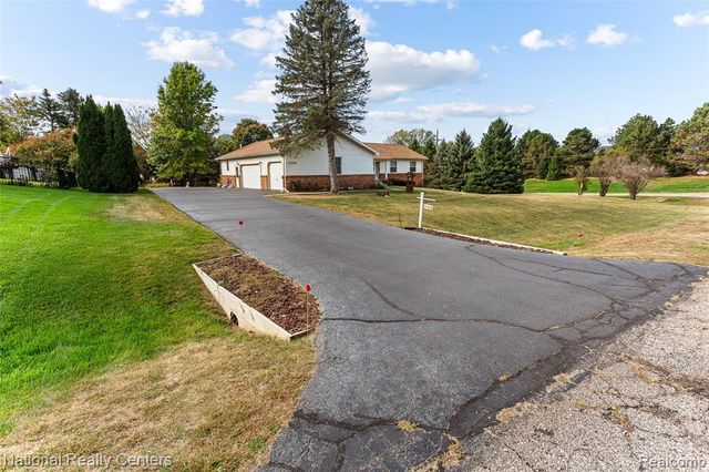 12518 Clover Lane, South Lyon, MI 48178