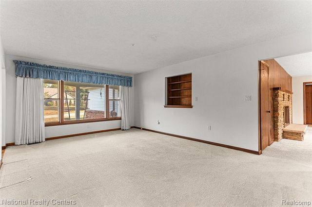 12518 Clover Lane, South Lyon, MI 48178