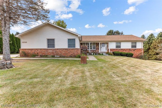 12518 Clover Lane, South Lyon, MI 48178