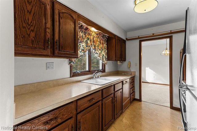 12518 Clover Lane, South Lyon, MI 48178