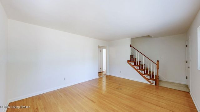 9212 Vevey Rd, Louisville, KY 40291