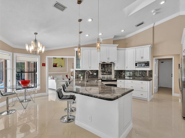 1080 Creekford Dr, Weston, FL 33326