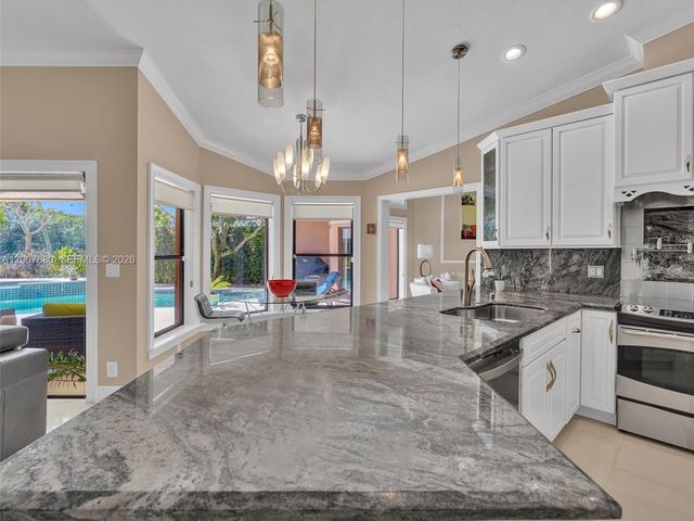 1080 Creekford Dr, Weston, FL 33326