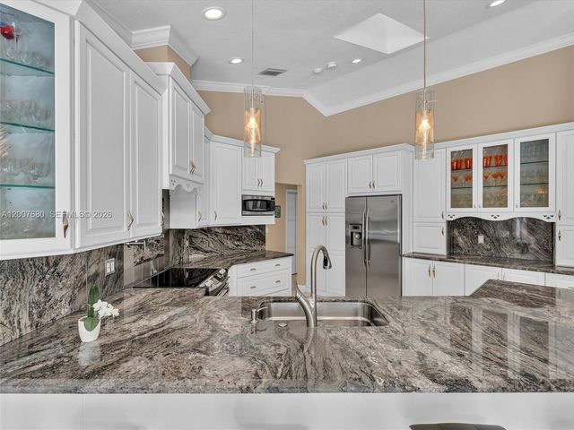 1080 Creekford Dr, Weston, FL 33326