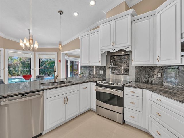 1080 Creekford Dr, Weston, FL 33326