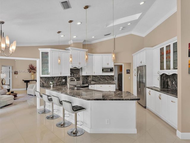 1080 Creekford Dr, Weston, FL 33326