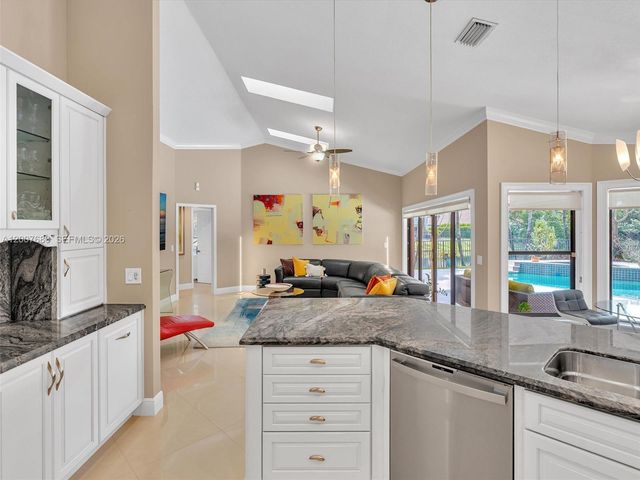1080 Creekford Dr, Weston, FL 33326