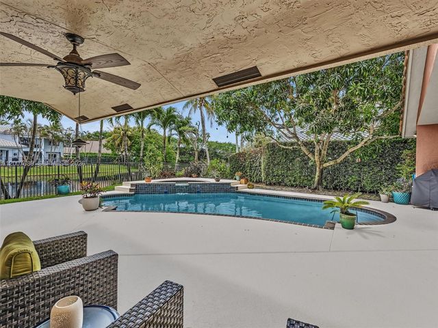 1080 Creekford Dr, Weston, FL 33326