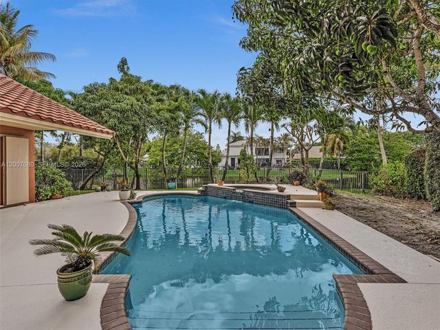1080 Creekford Dr, Weston, FL 33326