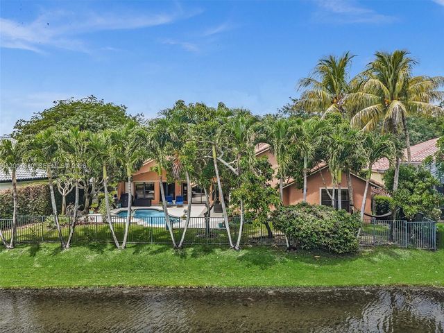1080 Creekford Dr, Weston, FL 33326