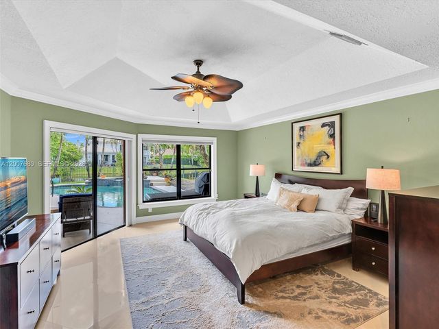 1080 Creekford Dr, Weston, FL 33326