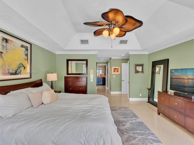 1080 Creekford Dr, Weston, FL 33326
