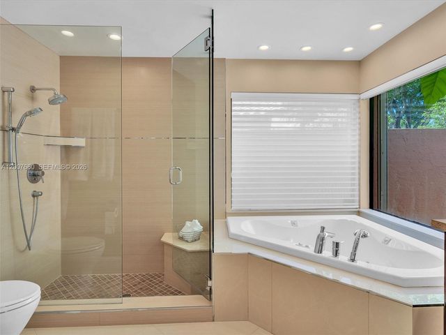 1080 Creekford Dr, Weston, FL 33326