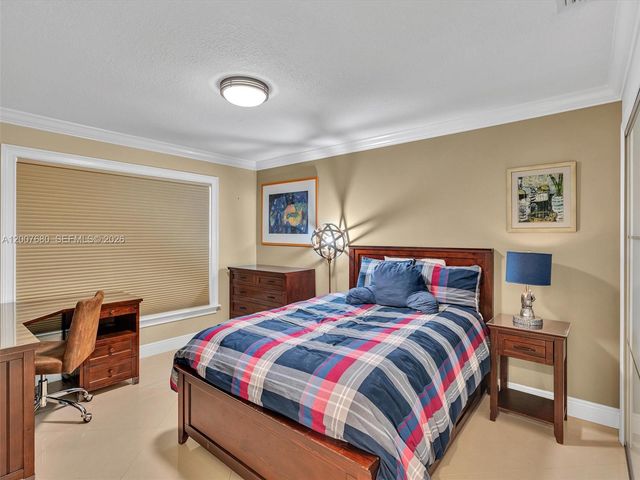 1080 Creekford Dr, Weston, FL 33326
