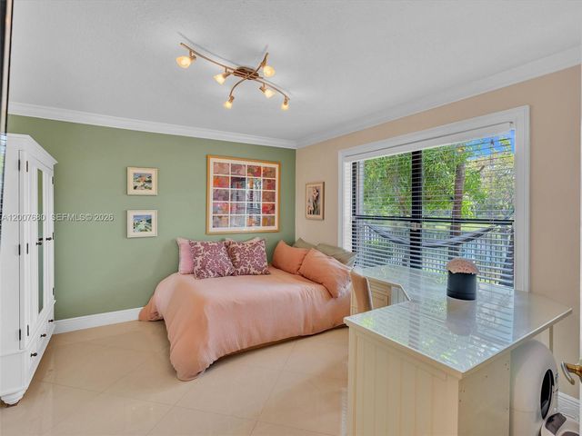 1080 Creekford Dr, Weston, FL 33326