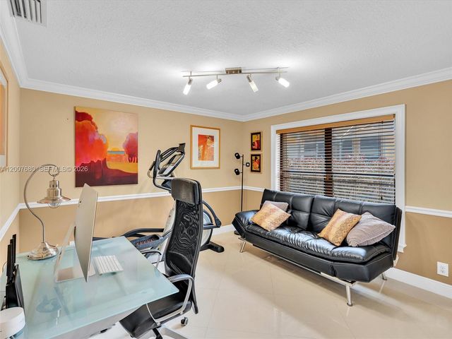 1080 Creekford Dr, Weston, FL 33326