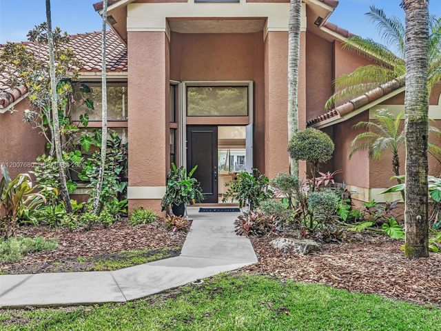 1080 Creekford Dr, Weston, FL 33326