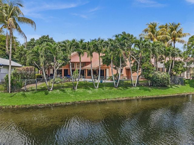 1080 Creekford Dr, Weston, FL 33326