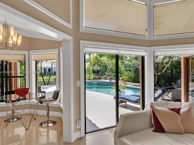 1080 Creekford Dr, Weston, FL 33326