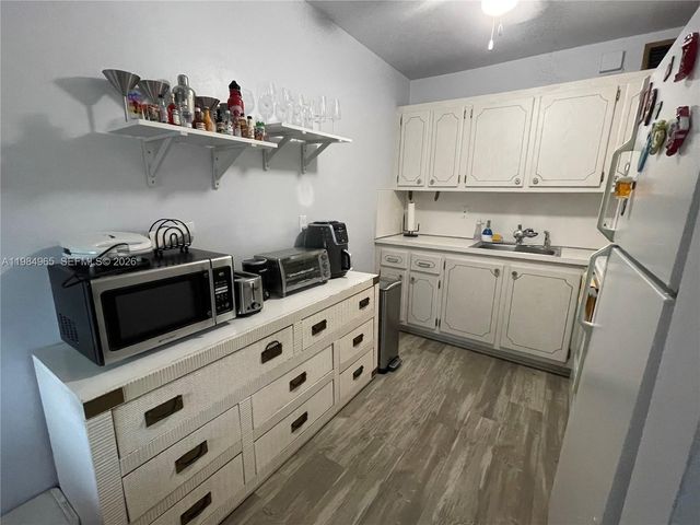 279 Markham M M, Deerfield Beach, FL 33442