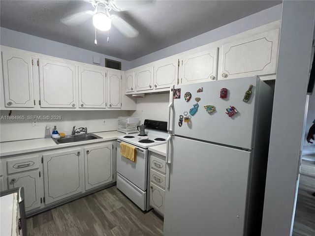 279 Markham M M, Deerfield Beach, FL 33442