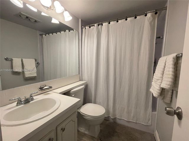 279 Markham M M, Deerfield Beach, FL 33442