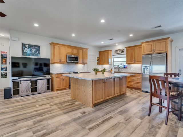 7502 E Wallisville Road, Baytown, TX 77521